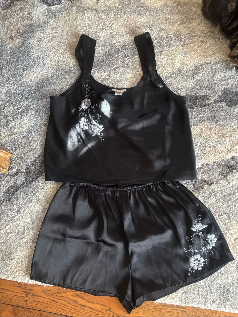 Vintage Inner Most Women's Black Satin Sleep Set w/ White Floral Embroidery Sz L